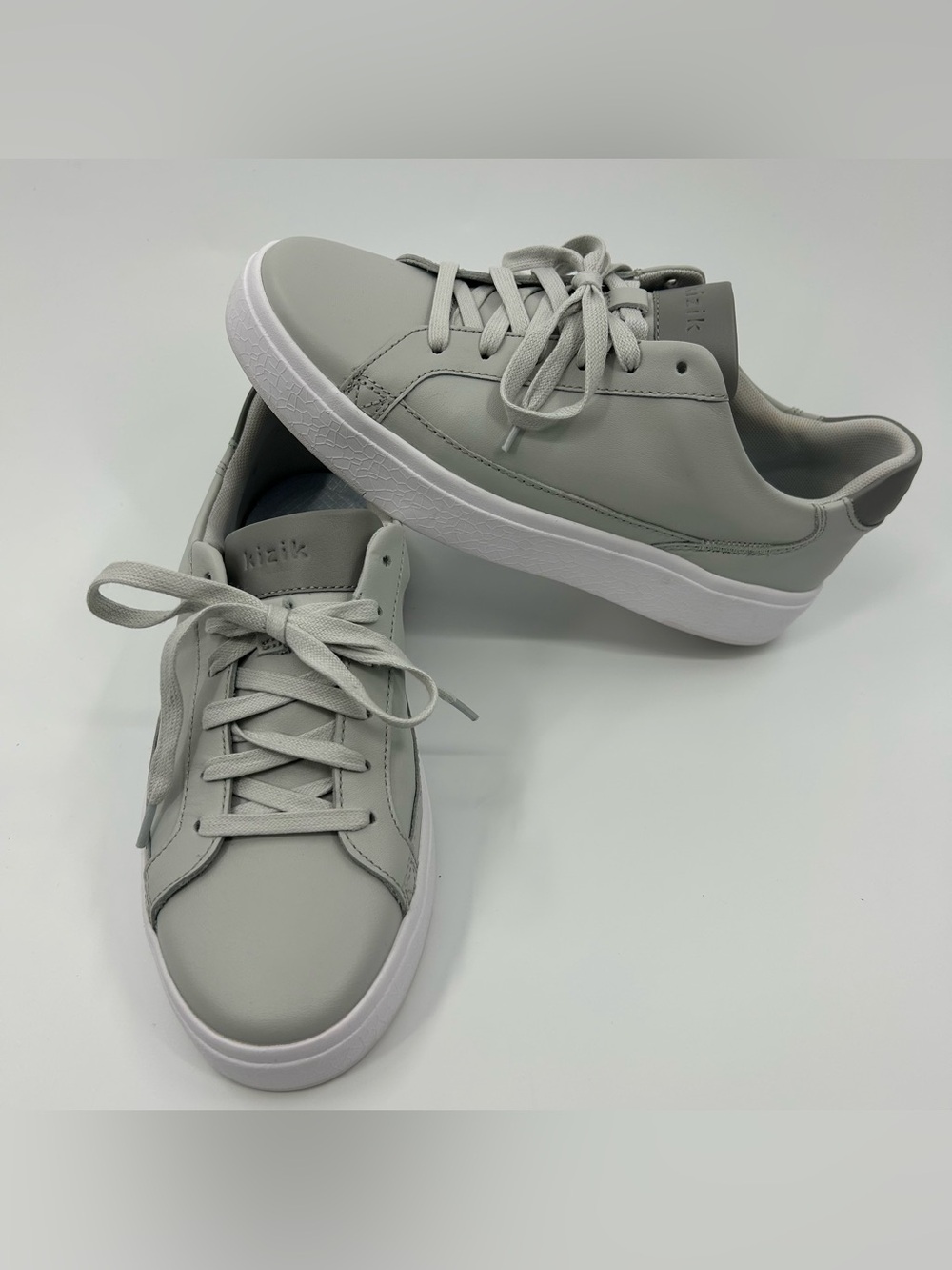 Kizik Vegas Hands Free Sneaker 8.5 Wide